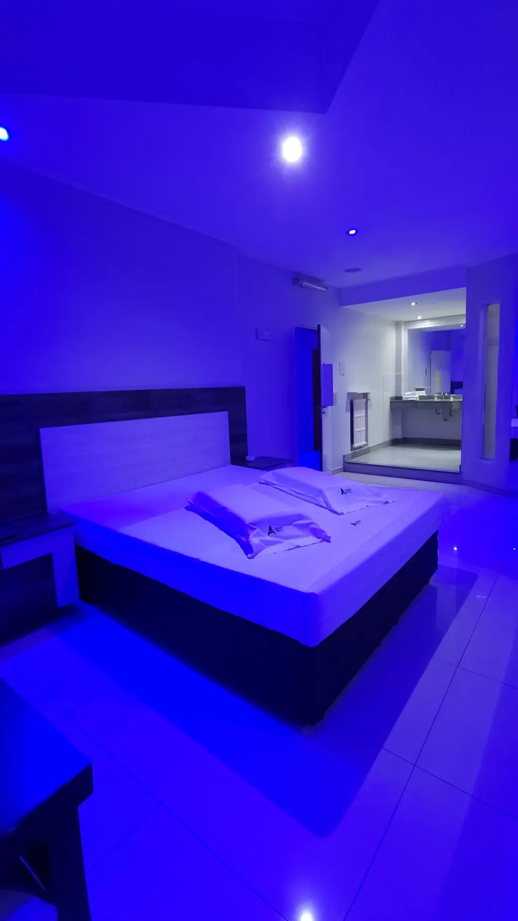 Habitación elegante con TV y frigobar en Mataderos