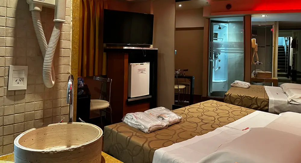 Habitación con hidromasaje doble en telo de Caballito