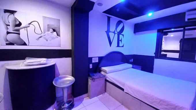 Albergue transitorio moderno en Flores