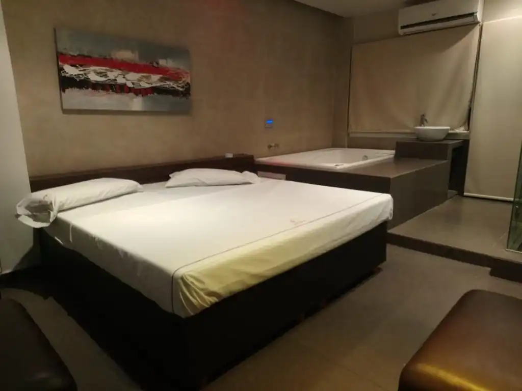 Suite Venus con hidromasaje y sillón erótico en hotel para parejas en Villa Crespo