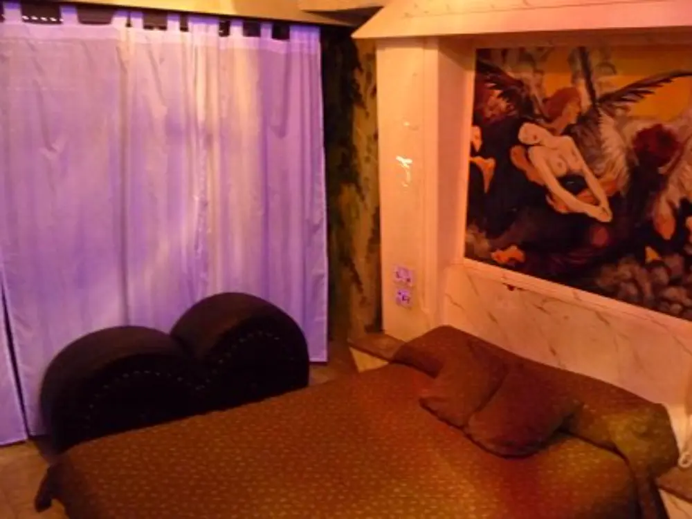 Hotel El Velero: baño con jacuzzi y velas románticas en Constitución