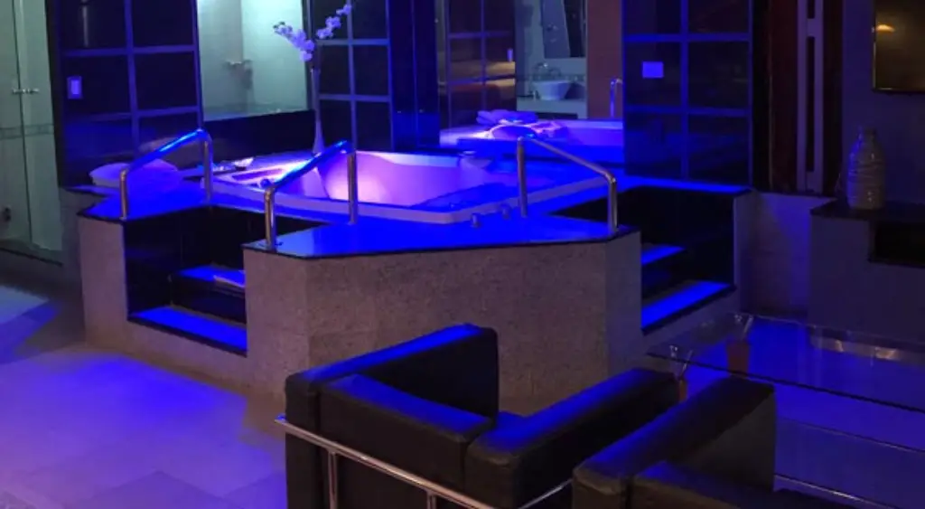 Suite del hotel etc etc, albergue transitorio moderno