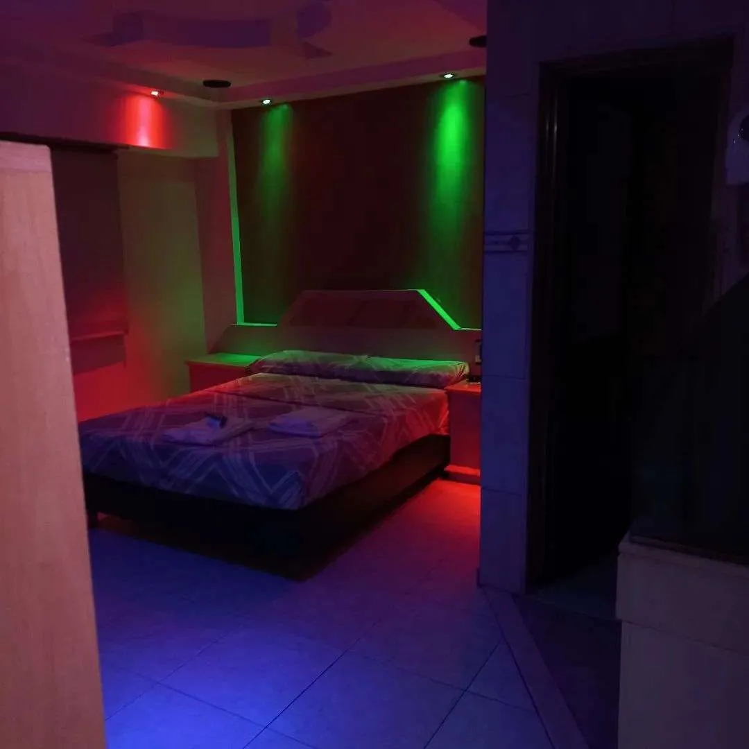 Habitación moderna con frigobar en Once