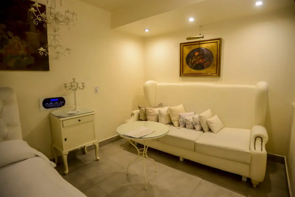 Habitación elegante con TV y minibar en Liniers