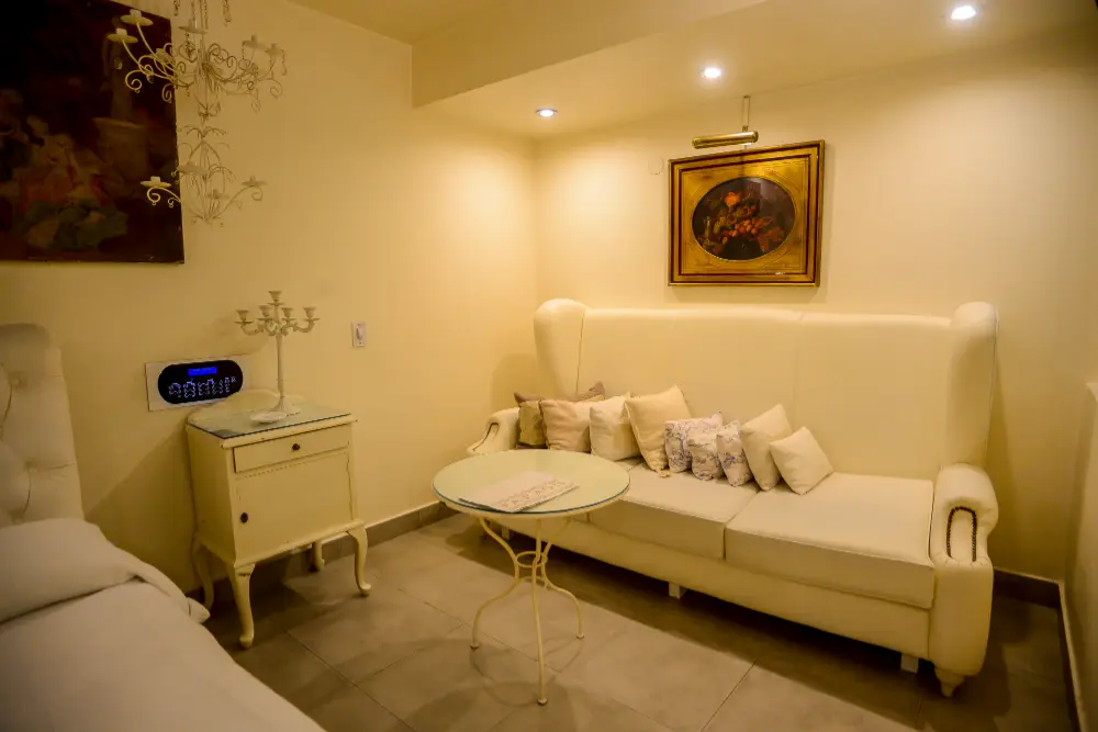 Habitación elegante con TV y minibar en Liniers
