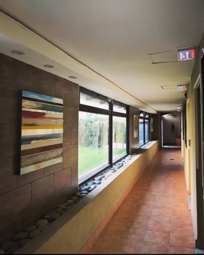 Suite con luces LED y coche en Flores