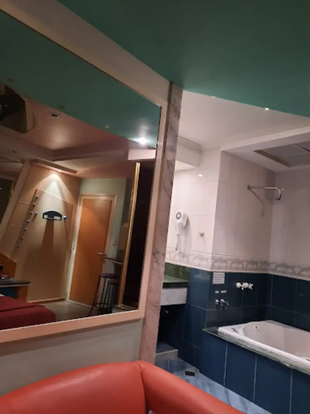 Cochera cerrada y ambiente íntimo en Grant's Caballito