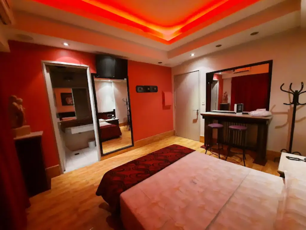 Cochera privada y discreta en albergue transitorio Grant's Caballito