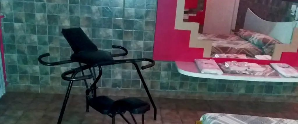 Habitación sencilla con luz LED en Habana Flores