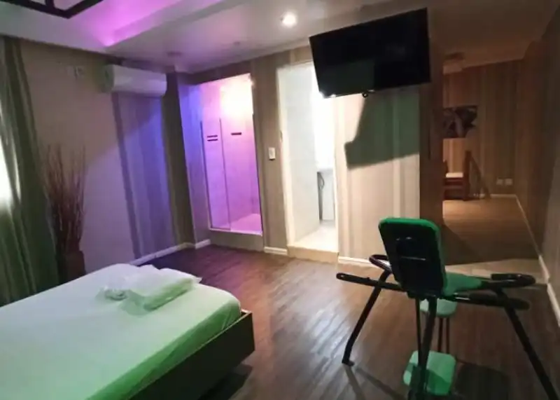 Suite VIP con hidromasaje doble y cochera en albergue transitorio en Retiro