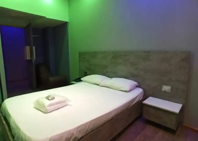 Suite VIP con hidromasaje doble y cochera en albergue transitorio en Retiro