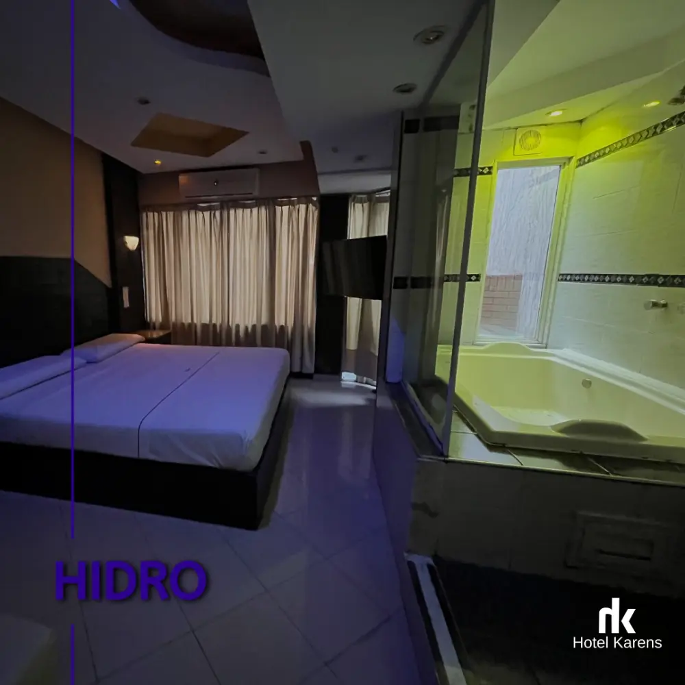 Cochera privada y jacuzzi en Karens Flores