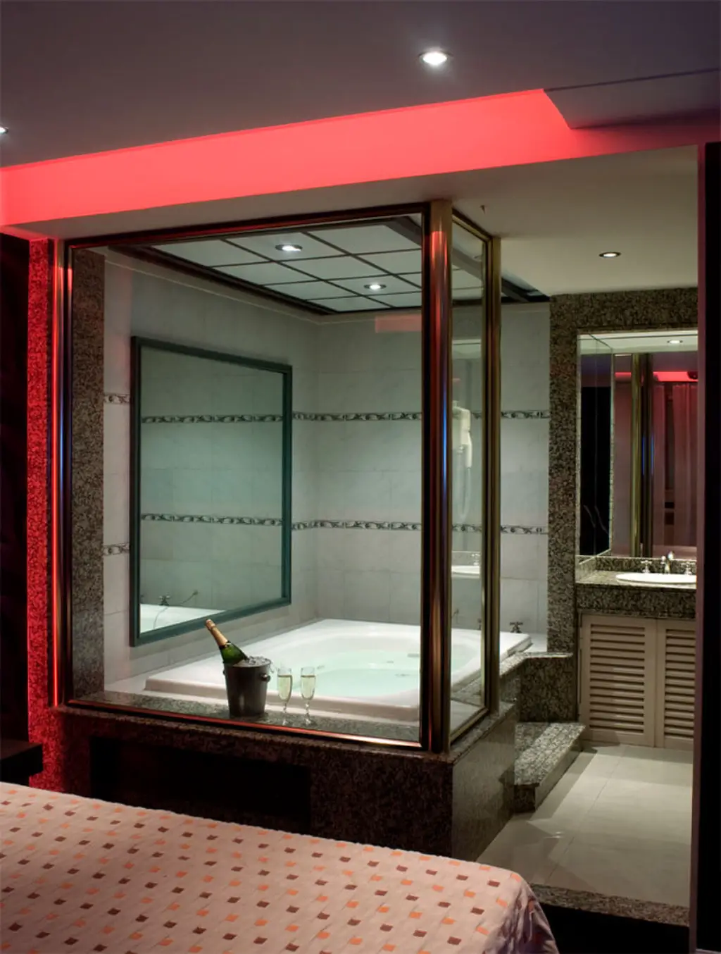 Telo con cochera cerrada en el corazón de Monserrat