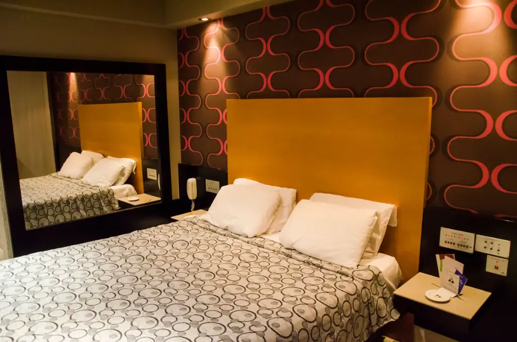 Albergue transitorio moderno en Monserrat