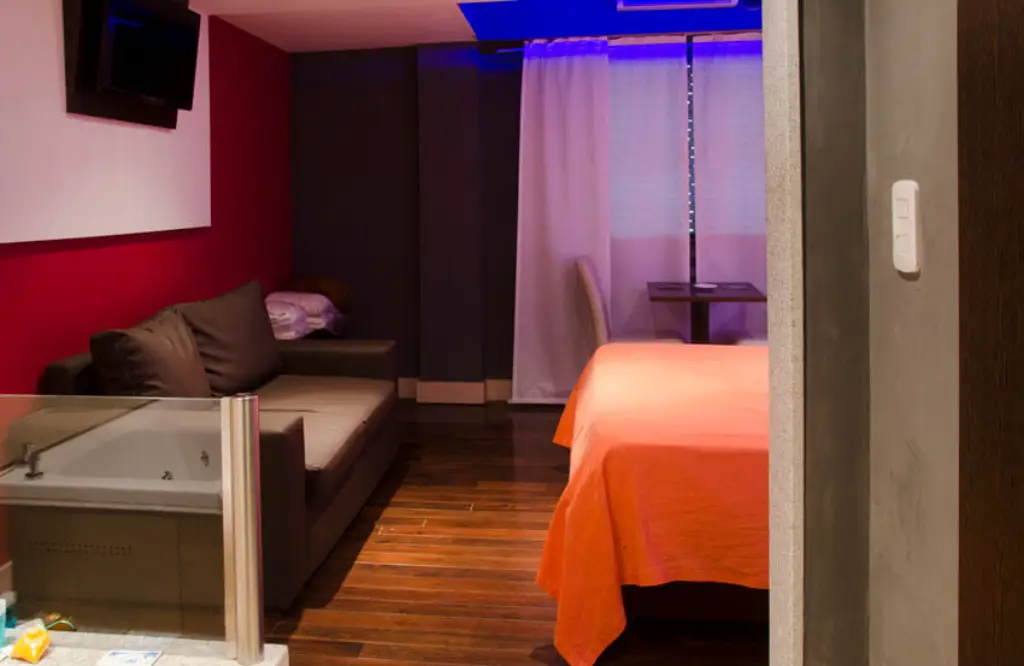 Albergue transitorio en Monserrat con cochera privada