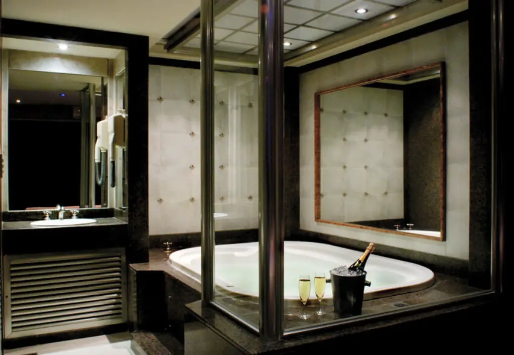 Hotel por horas en Monserrat con TV y frigobar