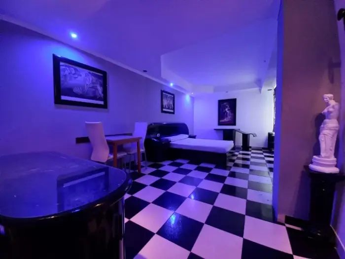 Suite moderna con jacuzzi en Once