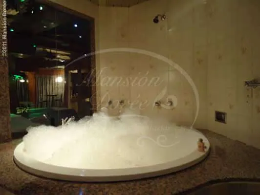 Suite ceremonial con ambientación íntima en Flores