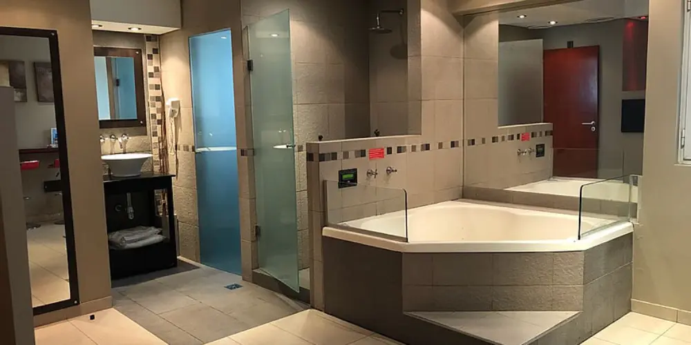 Suite íntima con sillón tantra en Hotel Origen Constitución