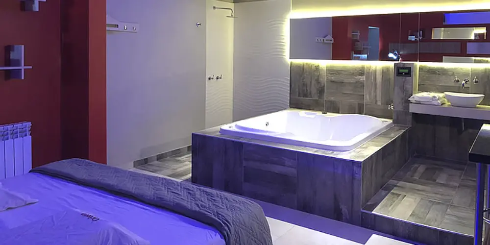 Albergue transitorio Origen con suite temática erótica en Constitución