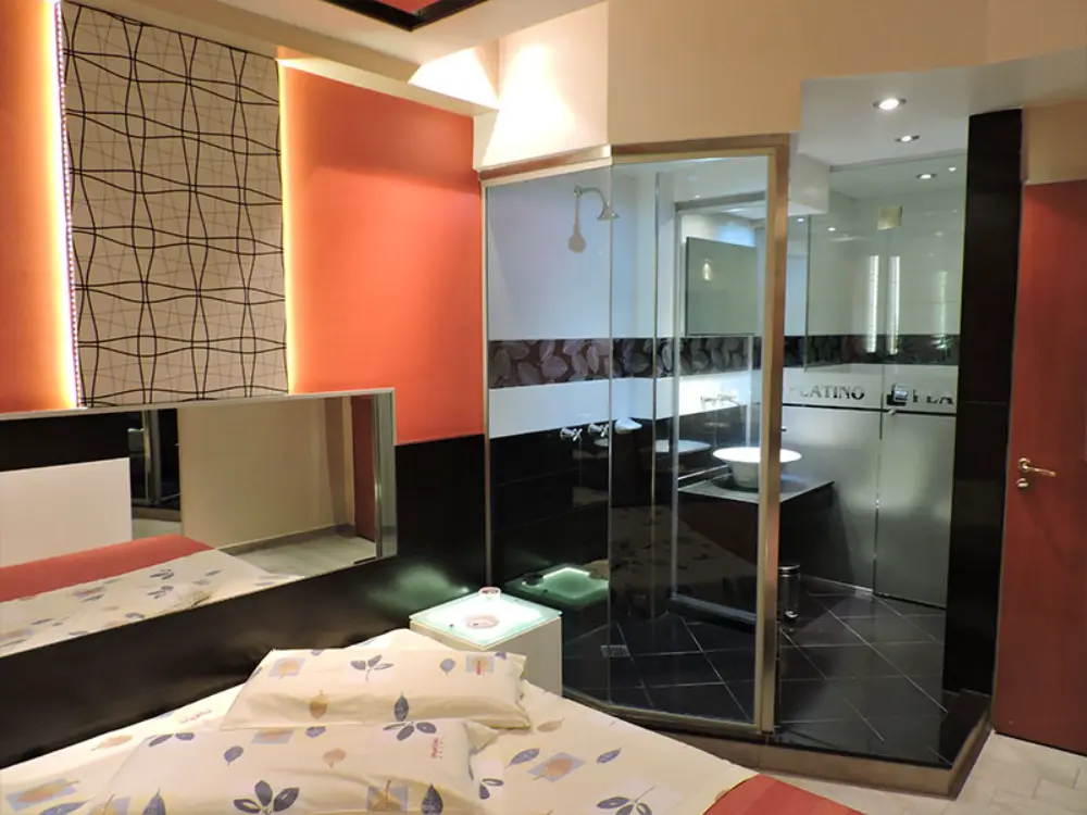 Jacuzzi redondo en habitación Platino, zona Caballito