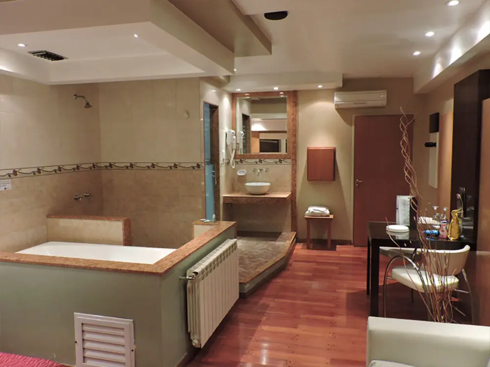 Bañera de hidromasaje para dos en Hotel Platino