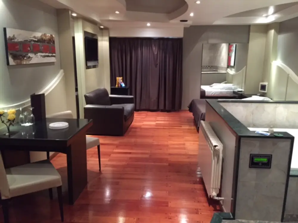 Hidromasaje doble en habitación del Hotel Platino, Capital Federal