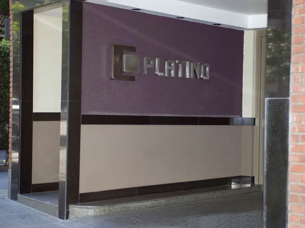 Ambiente moderno e íntimo en suite de Hotel Platino Caballito