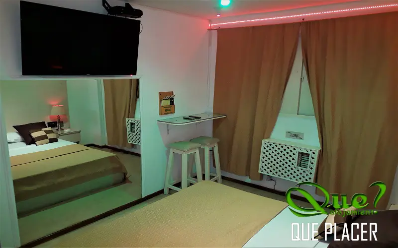 Party Room con luces y ambientación festiva en albergue Qué Belgrano