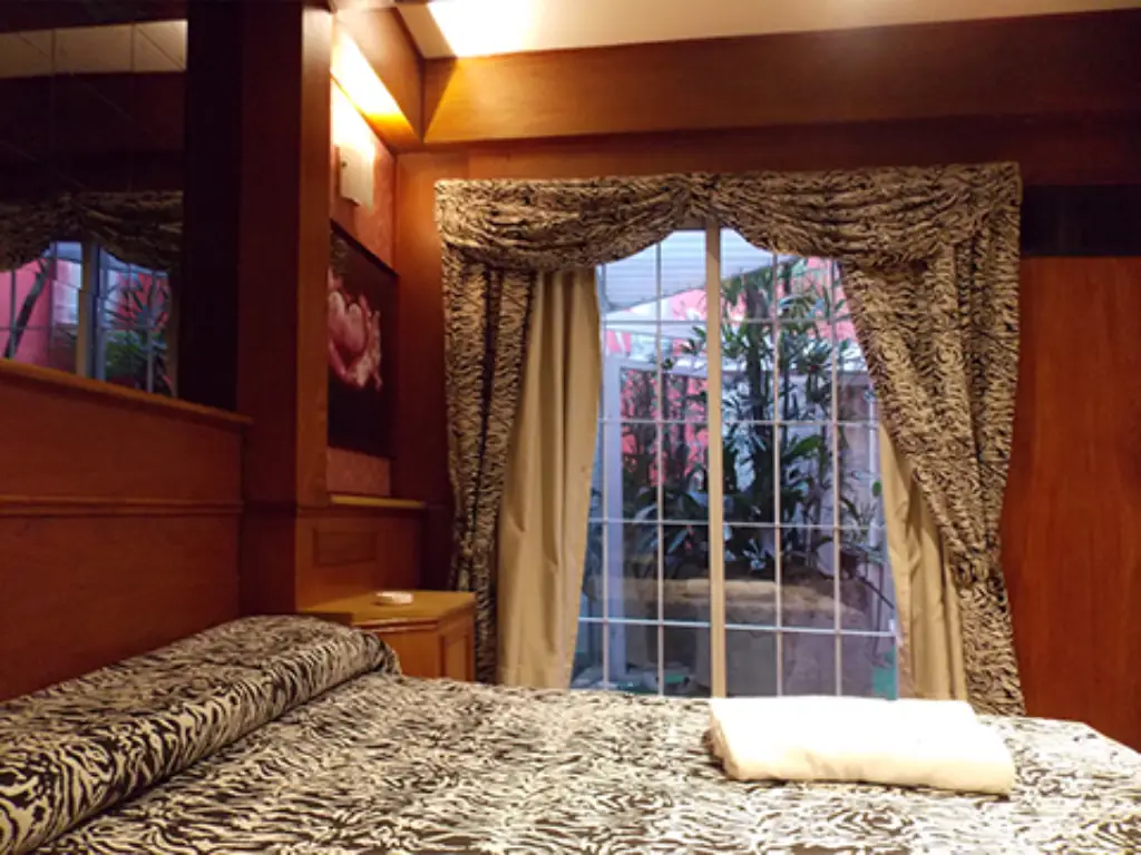 Albergue transitorio con cochera privada en Siglo XX Constitución