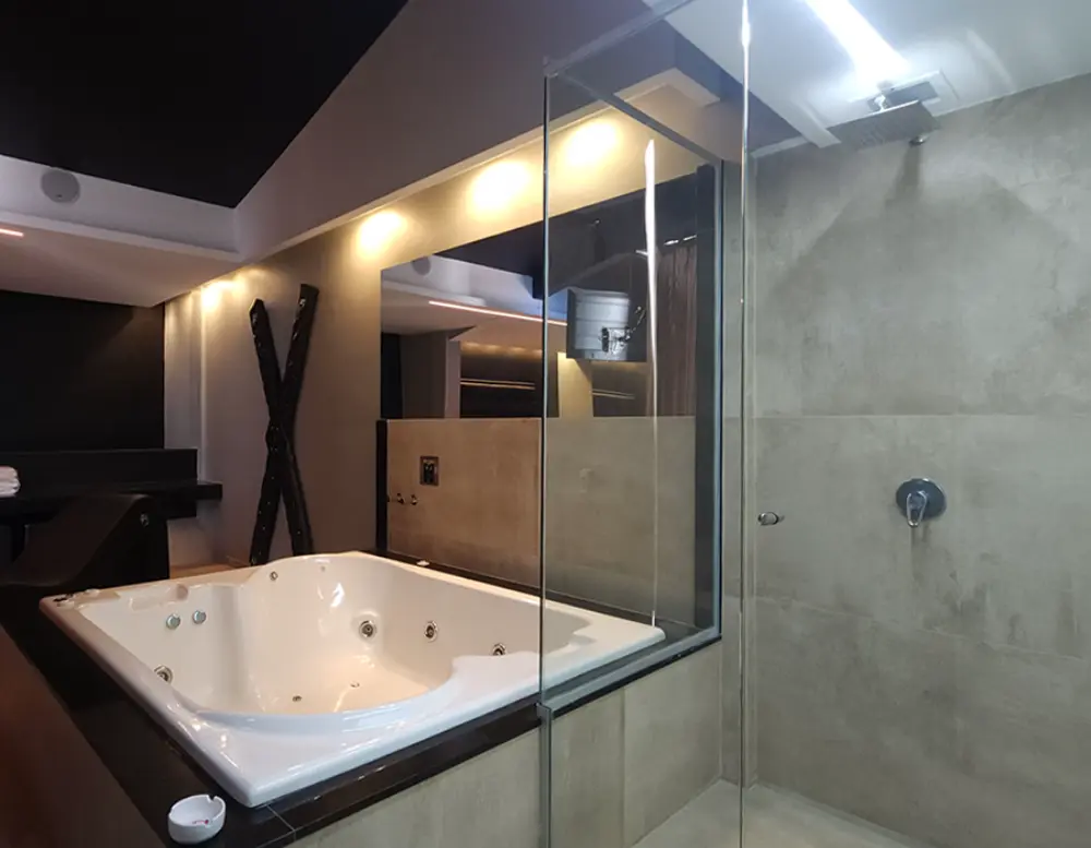 Detalles lumínicos y música en habitación Especial de Tu y Yo Flores