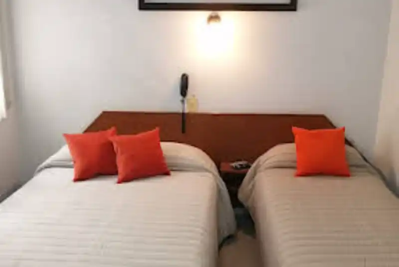 Baño con jacuzzi y velas en Almagro