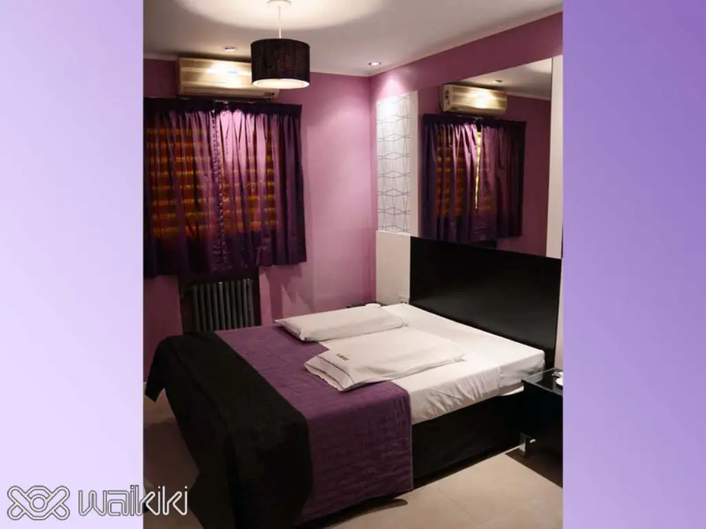 Bañera doble en habitación discreta del hotel por horas