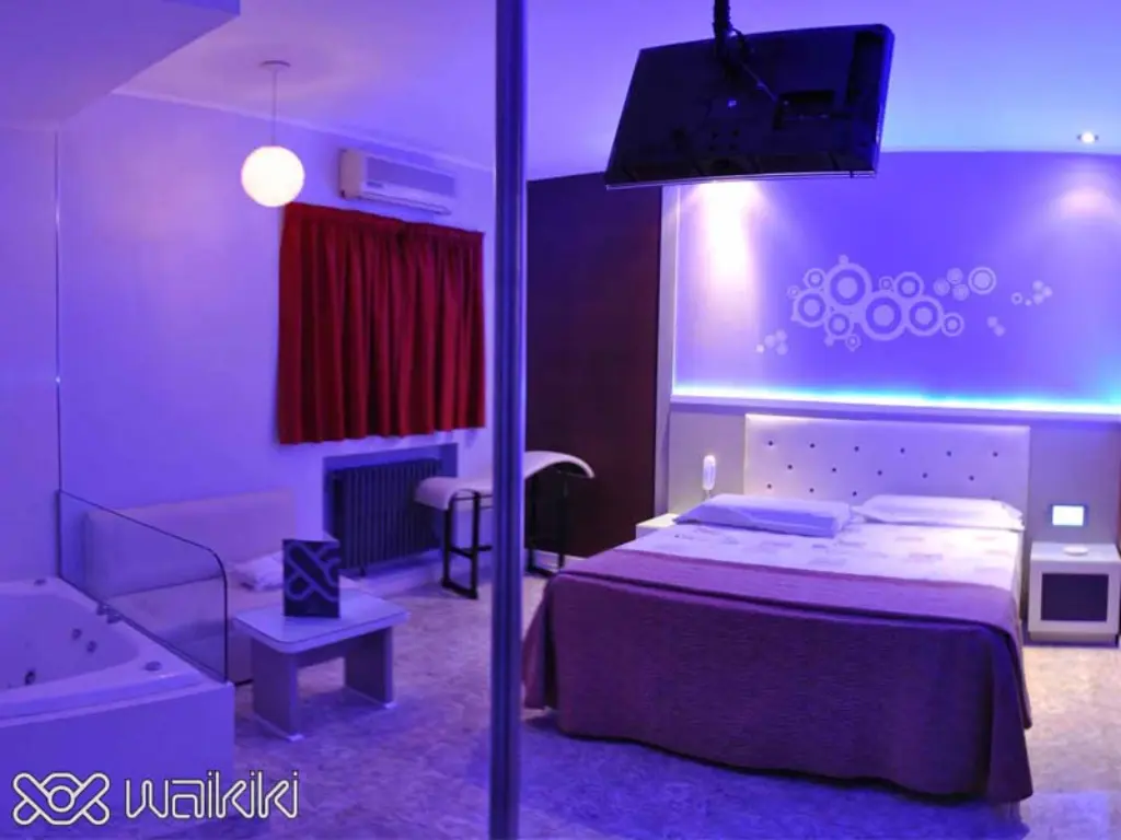 Albergue Waikiki: suite lujosa con espejo en el techo