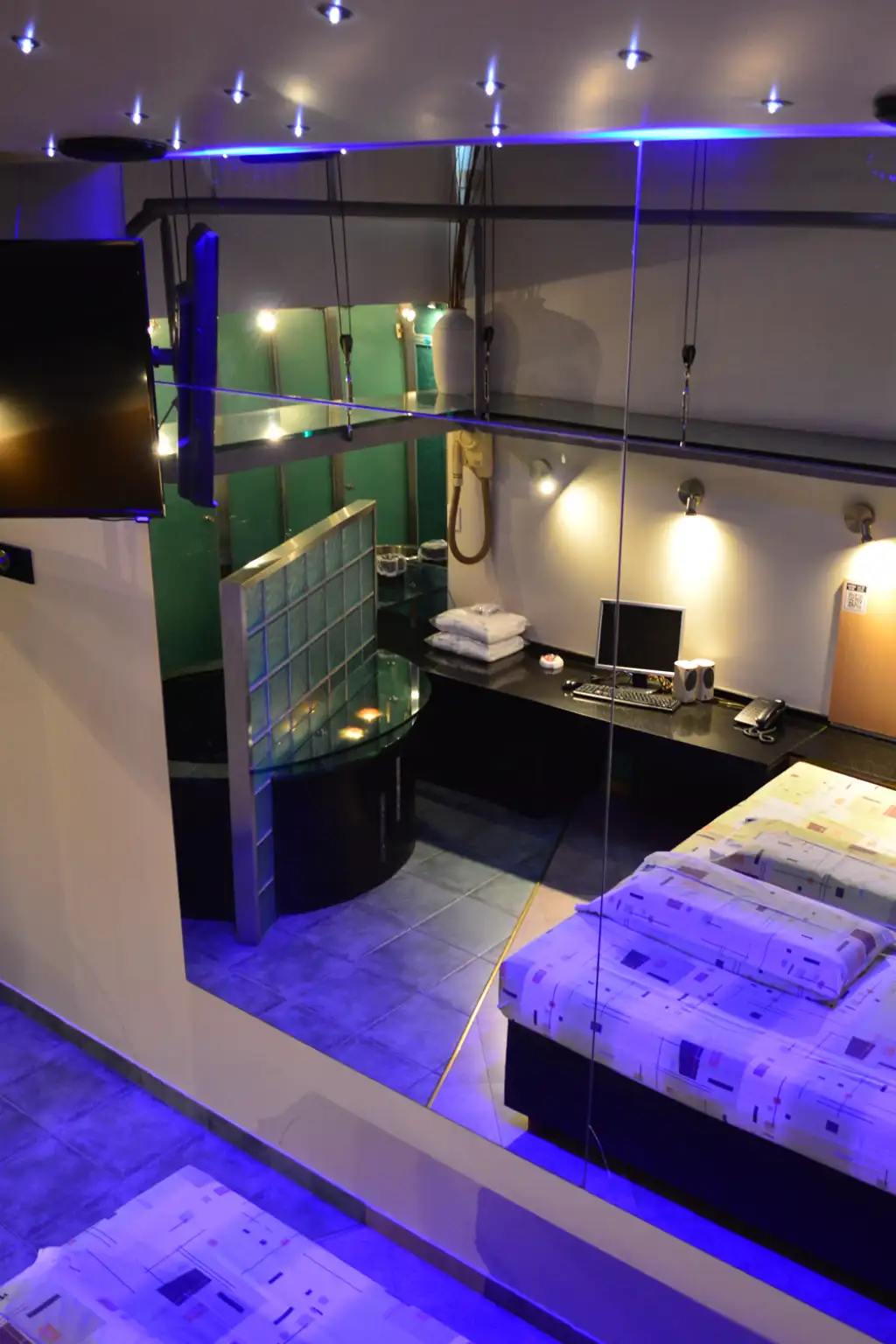 Telo Zeta en Villa Urquiza con suite romántica y luces tenues