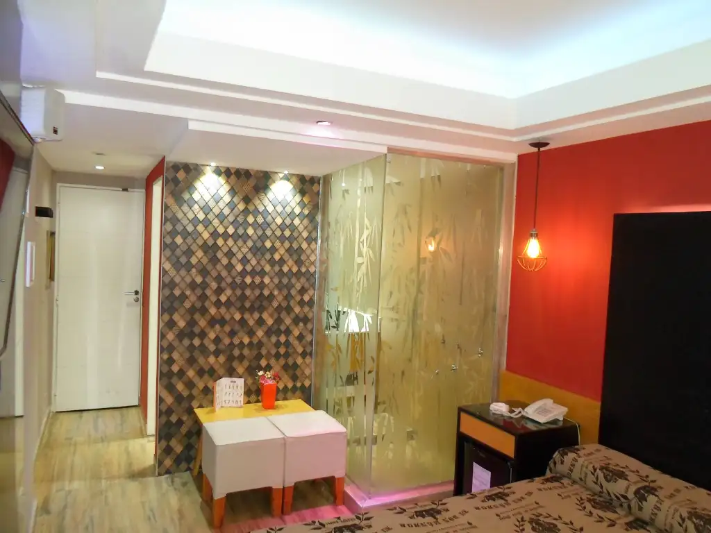 Cochera cerrada y ambiente íntimo en telo, hotel y albergue transitorio Classic en Don Torcuato