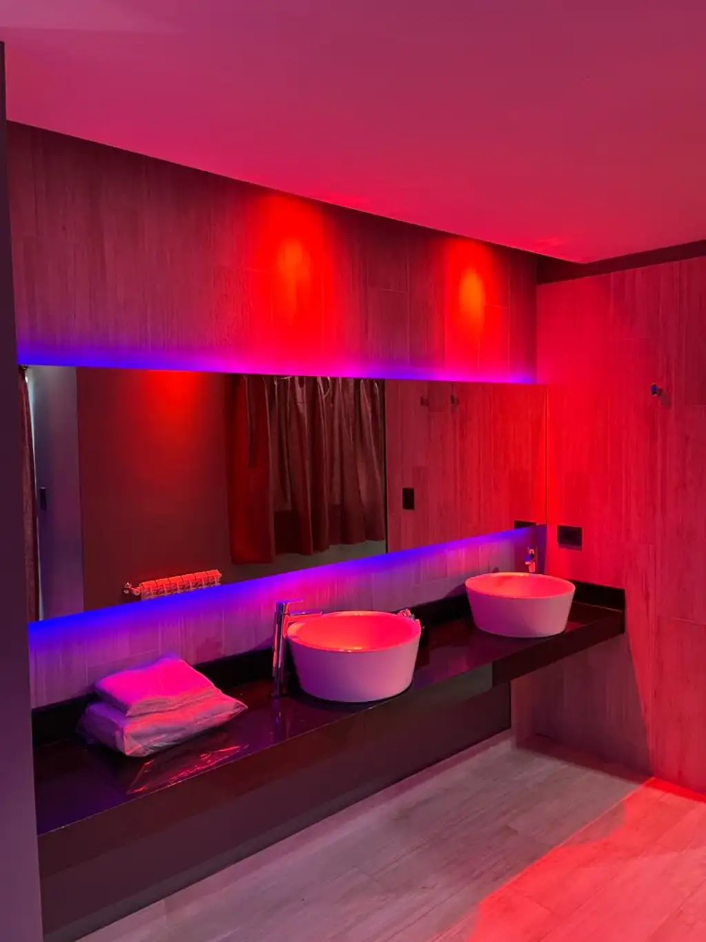 Cochera cerrada y ambiente íntimo en telo, hotel y albergue transitorio Classic en Don Torcuato