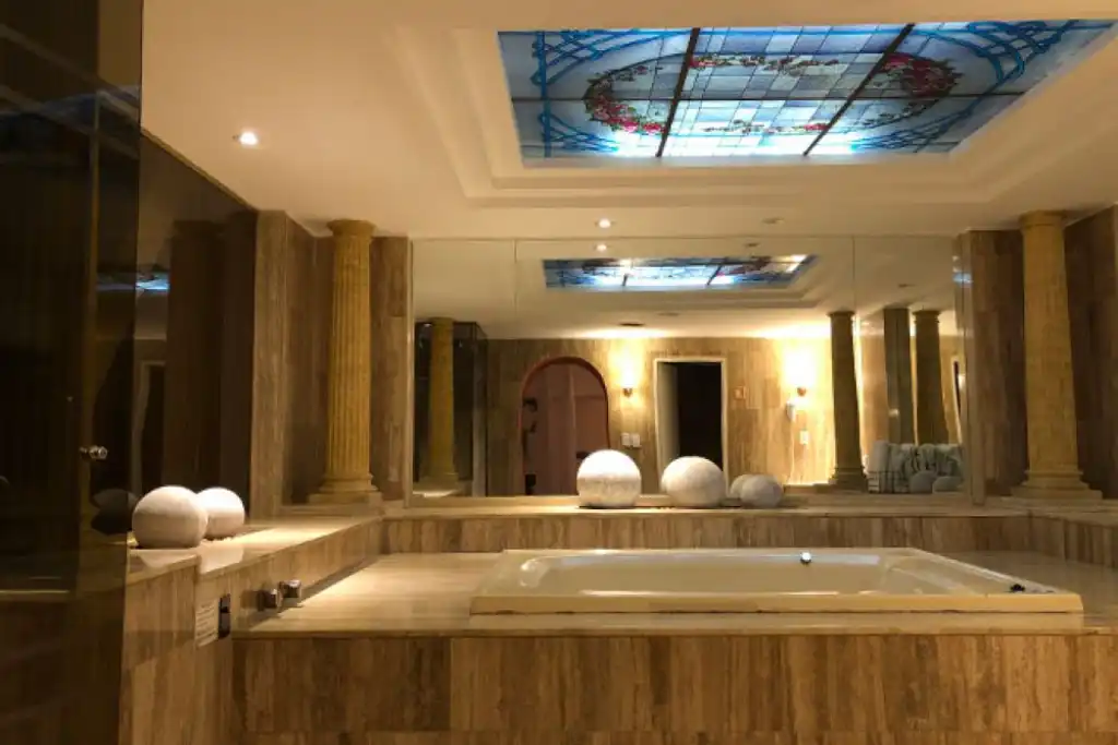 Ambiente romántico con cochera privada en telo, hotel y albergue transitorio Magnus en Don Torcuato