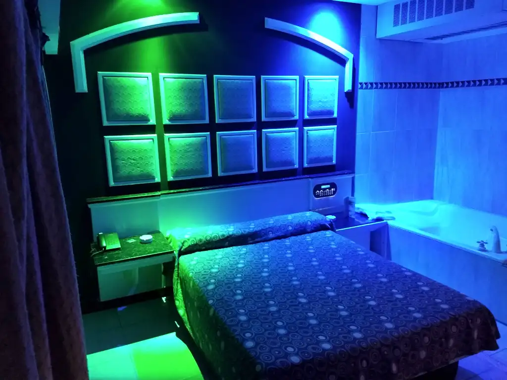 Habitación elegante con TV en telo, hotel y albergue transitorio Moeris en El Talar