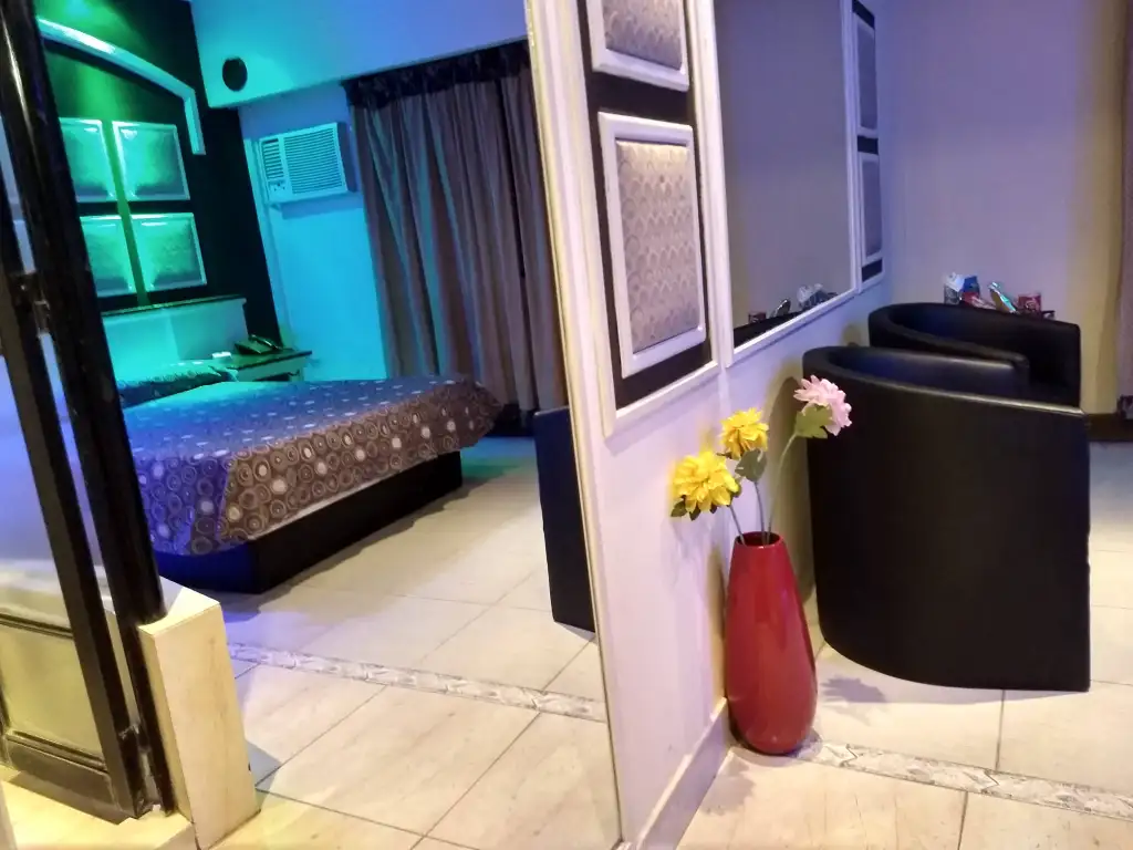 Suite temática para parejas en hotel, telo y albergue transitorio Moeris en El Talar