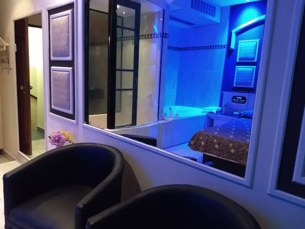 Cochera cerrada y ambiente íntimo en hotel, telo y albergue transitorio Moeris en El Talar