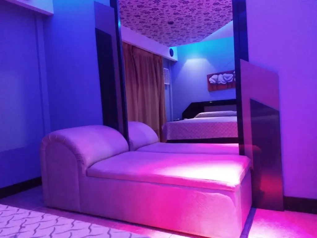 Suite temática para parejas en hotel, telo y albergue transitorio Moeris en El Talar