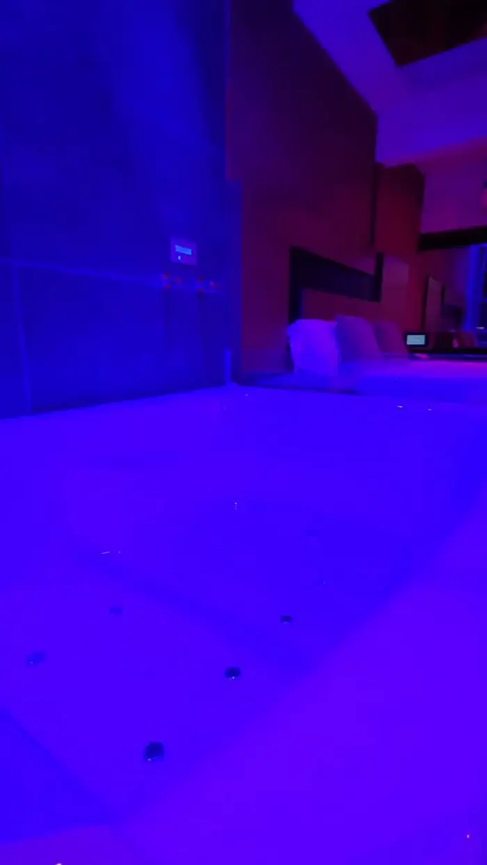 Habitación íntima con cochera privada en Olivos