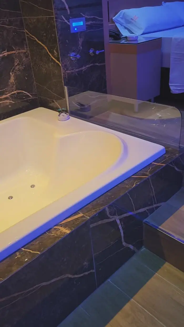 Habitación romántica con TV y frigobar en telo, hotel y albergue transitorio Norte en Olivos