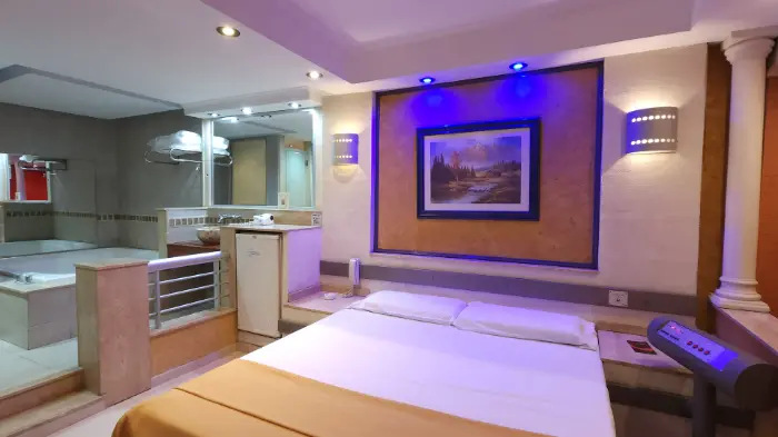 Suite temática con decoración sensual en hotel, telo y albergue transitorio Okey en Don Torcuato