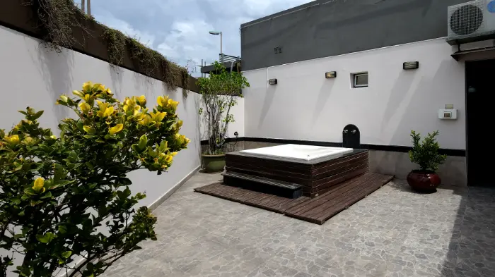 Cochera cubierta y ambiente privado en Don Torcuato