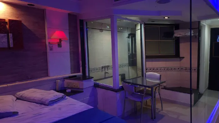 Habitación con ambientación romántica en telo, hotel y albergue transitorio Okey en Don Torcuato