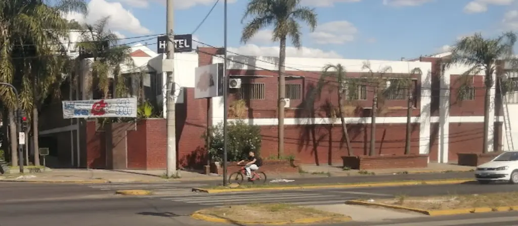 Habitación elegante con TV y frigobar en Villa Bosch