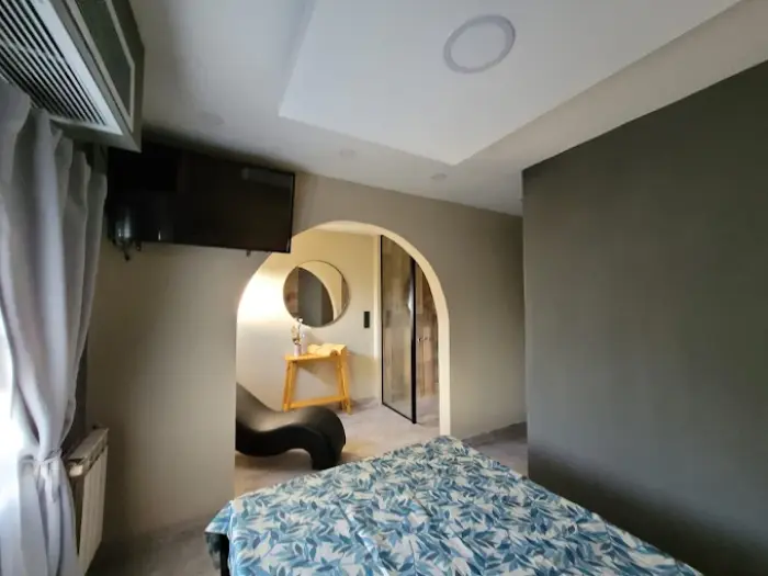 Albergue con cochera privada y diseño moderno en Moreno - Hotel French