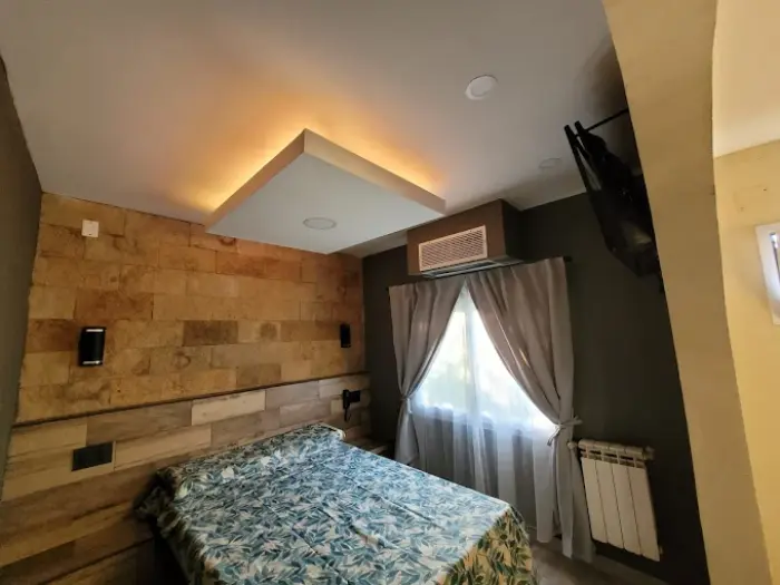 Telo en Moreno con cochera individual y discreción garantizada